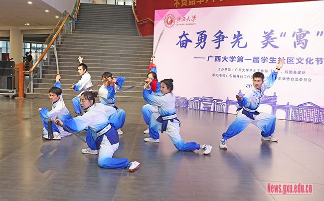 推动形成人人争做“先锋社区”“曼联官
